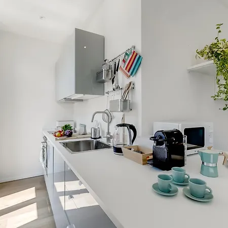 Il Porticciolo Front - Happy Apartment Castelveccana